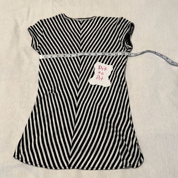 BCBGmaxazria szXS black white strip tie front sleeveless longer back knit GUC - Picture 4 of 6